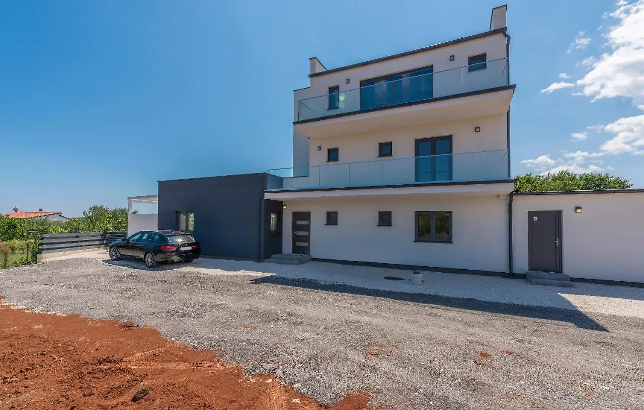 Luna Pomer Villa